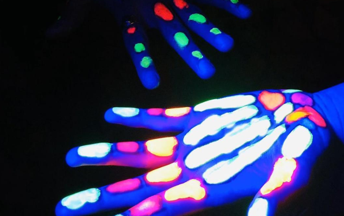 What to Expect When Hiring UV Body Painting Artists for an Event